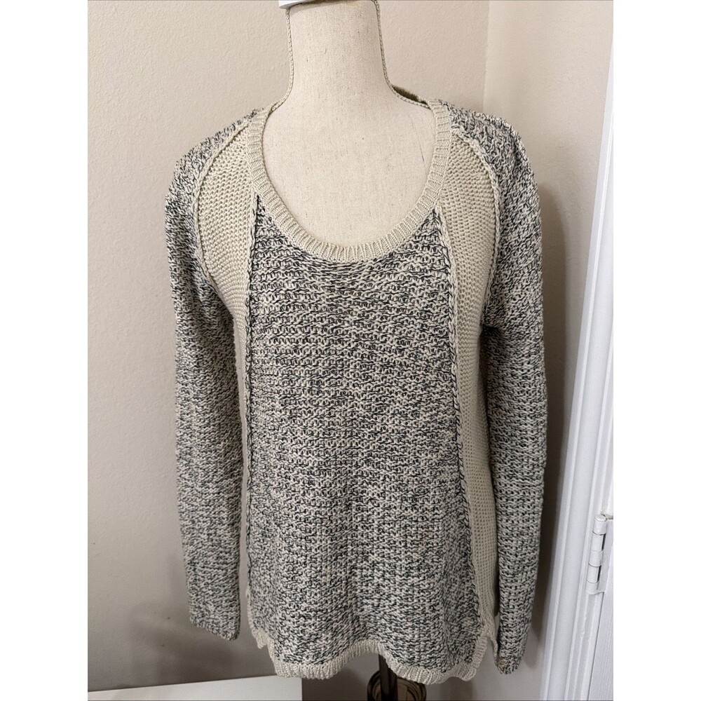 Quinn Women’s Mediums Beige Sweater Long Sleeve